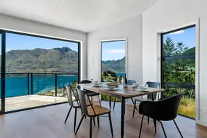 Modern Luxe House with Magnificent View - Image 2