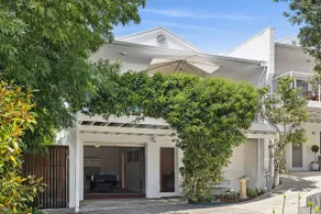Luxury Lorne - Walk to the Beach - Image 2