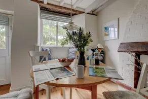 The White Cottage: Charming Woodstock Getaway - Image 4