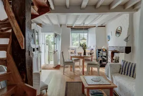 The White Cottage: Charming Woodstock Getaway - Image 2