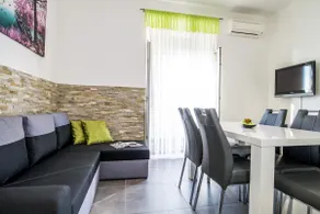 Modern apartment Stefania on the beach - Image 4