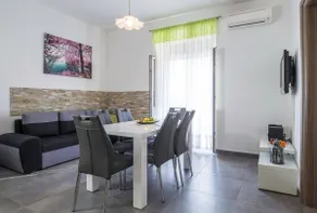 Modern apartment Stefania on the beach - Image 3