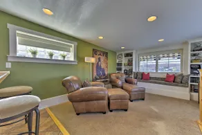 Walkable Downtown Logan Apartment w/ Rooftop Deck - Image 4