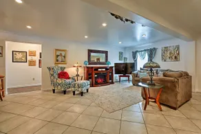 Expansive Getaway ~ 2 Miles to Mendenhall Glacier! - Image 4