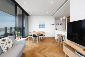 Lakeside Five Star Comfort with Uninterrupted Views - Image 2