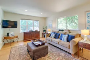 Charming Indianola Home: Walk to Town! - Image 3