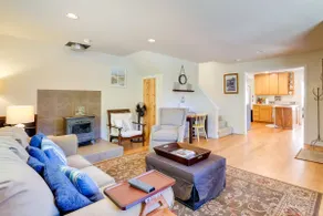 Charming Indianola Home: Walk to Town! - Image 4