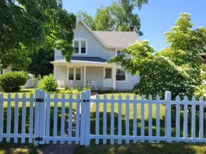 Centennial House - Great Location with Lakeview! - Image 2