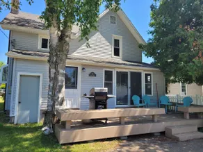 Centennial House - Great Location with Lakeview! - Image 3