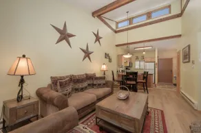 Lux & modern 1 bedroom - vaulted ceilings, close - Image 2