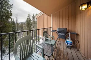 Ideally located at BV, large 2 bedroom vaulted - Image 4
