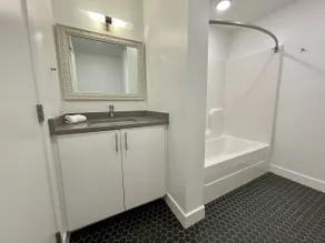 Old Market 4 Bed, 4 Baths - Side by Side Lofts - Image 4