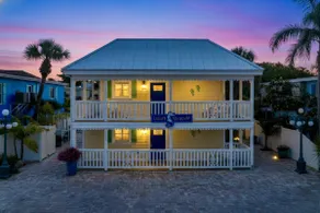 LuLu's Loggerhead Renovated | Walk to Siesta Key Beach | Heated Pool | Beach Gear Included! - Image 2