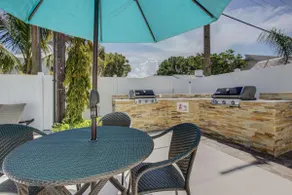 LuLu's Loggerhead Renovated | Walk to Siesta Key Beach | Heated Pool | Beach Gear Included! - Image 5