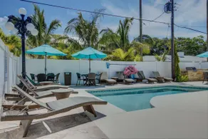 LuLu's Loggerhead Renovated | Walk to Siesta Key Beach | Heated Pool | Beach Gear Included! - Image 3