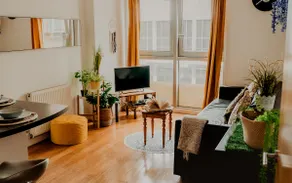 Lovely Bohemian Apartment in Heart of City Life - Image 3