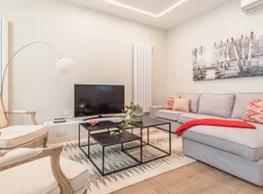 Stylish 3-Bedroom Apartment in Chueca - Image 2