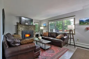 Bigelow Chalet at Killington: 8BR/4.5 BA Pet Friendly Home w/ Hot Tub, Fireplace, Walk to Shuttle - Image 2