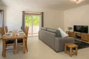 Central Modern 2 Bed Apartment Armacao De Pera - Image 4