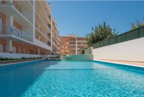 Central Modern 2 Bed Apartment Armacao De Pera - Image 2