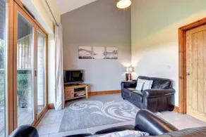 2 Bed in Cardiff oc-91126 - Image 2