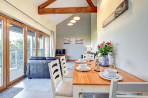 2 Bed in Cardiff oc-91126 - Image 3