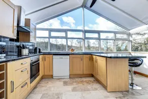 2 Bed in Cardiff oc-45394 - Image 3