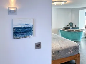 Silver Sea - features freestanding air-spa bath - Image 3