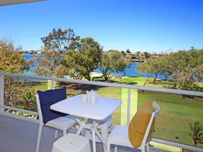 Portsea 5 - 2BR Riverfront Apt - Image 2