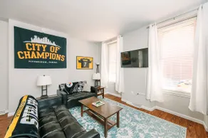 Pittsburgh's Sports Suite- FREE driveway Parking - Image 2