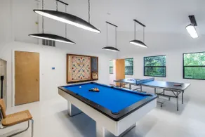 Modernes Baumhaus - einzigartiges zeitgenössisches Haus im Wald, Whirlpool, Kamin, Spielzimmer - Image 3