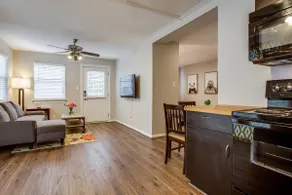 *Sunny Door* Cozy Guesthouse in Great Neighborhood - Image 2