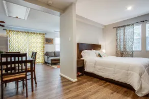 *Sunny Door* Cozy Guesthouse in Great Neighborhood - Image 5