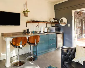 Apt1 Edenbrae - Serene Walkable Modern Retreat Named Best in Bham - Image 2