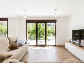 Bright house with terrace and orange garden - Image 3