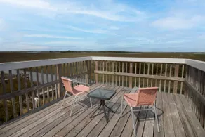 Vues sur pilotis ~ De l'autre côté de la rue De la plage avec vue sur le phare! - Image 2