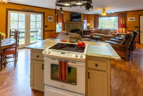 Tree Tops - Mountain home with view and a hot tub! - Image 5