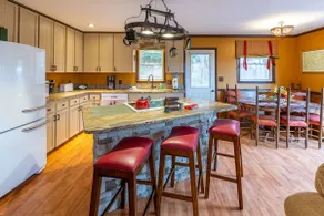Tree Tops - Mountain home with view and a hot tub! - Image 4