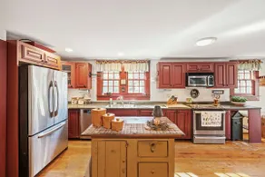 20mins BNH Pavilion- Large Home, Hot Tub, Firepit - Image 3
