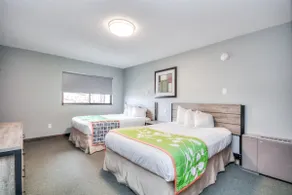 1BR with 2 beds and a kitchen on the 2nd floor - Image 4
