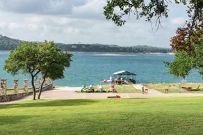 Wunderschönes Gästehaus am See, nur wenige Schritte vom Lake Travis und nur 32 km von DT Austin entfernt! - Image 3