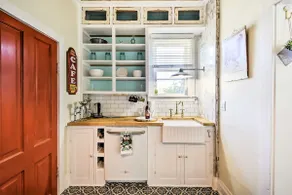 Walk to Dtwn Shops & Eats: Sturgeon Bay Retreat - Image 3