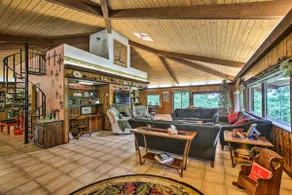 'Pine Lodge Cabin' on 450 Acres in Ozark Mountains - Image 5