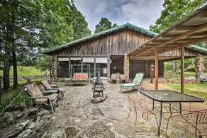 'Pine Lodge Cabin' on 450 Acres in Ozark Mountains - Image 2