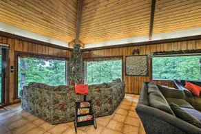 'Pine Lodge Cabin' on 450 Acres in Ozark Mountains - Image 4