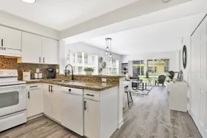 260A – Modern Magnolia • No Stairs + Free Parking - Image 2