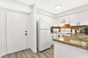 260A – Modern Magnolia • No Stairs + Free Parking - Image 4