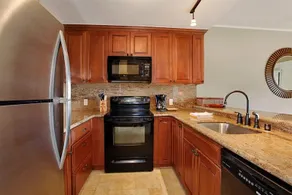 Waterfront condo w/ lanai on Royal Coconut Coast - Image 3