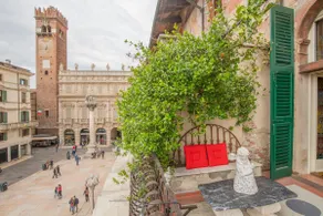Luxury Suite with Terrace Overlooking Piazza Erbe - Image 3