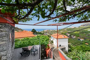 Cottage adapté aux familles avec jardin, terrasse et barbecue | Vue mer | Parfait pour le travail à distance - Image 2